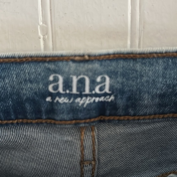a.n.a Carpenter Cargo Slightly Distressed Blue Jeans sz 6 - Picture 14 of 15